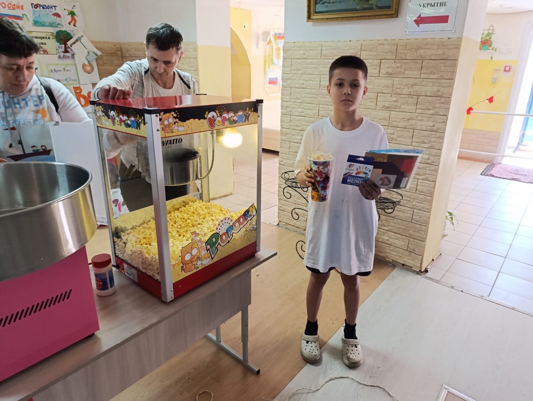 Волонтеры  из АНО &amp;quot;Гуманитарный центр &amp;quot;Океан счастья&amp;quot;.